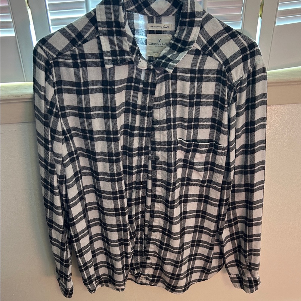 American Eagle Outfitters Black and White Checkered Flannel Shirt